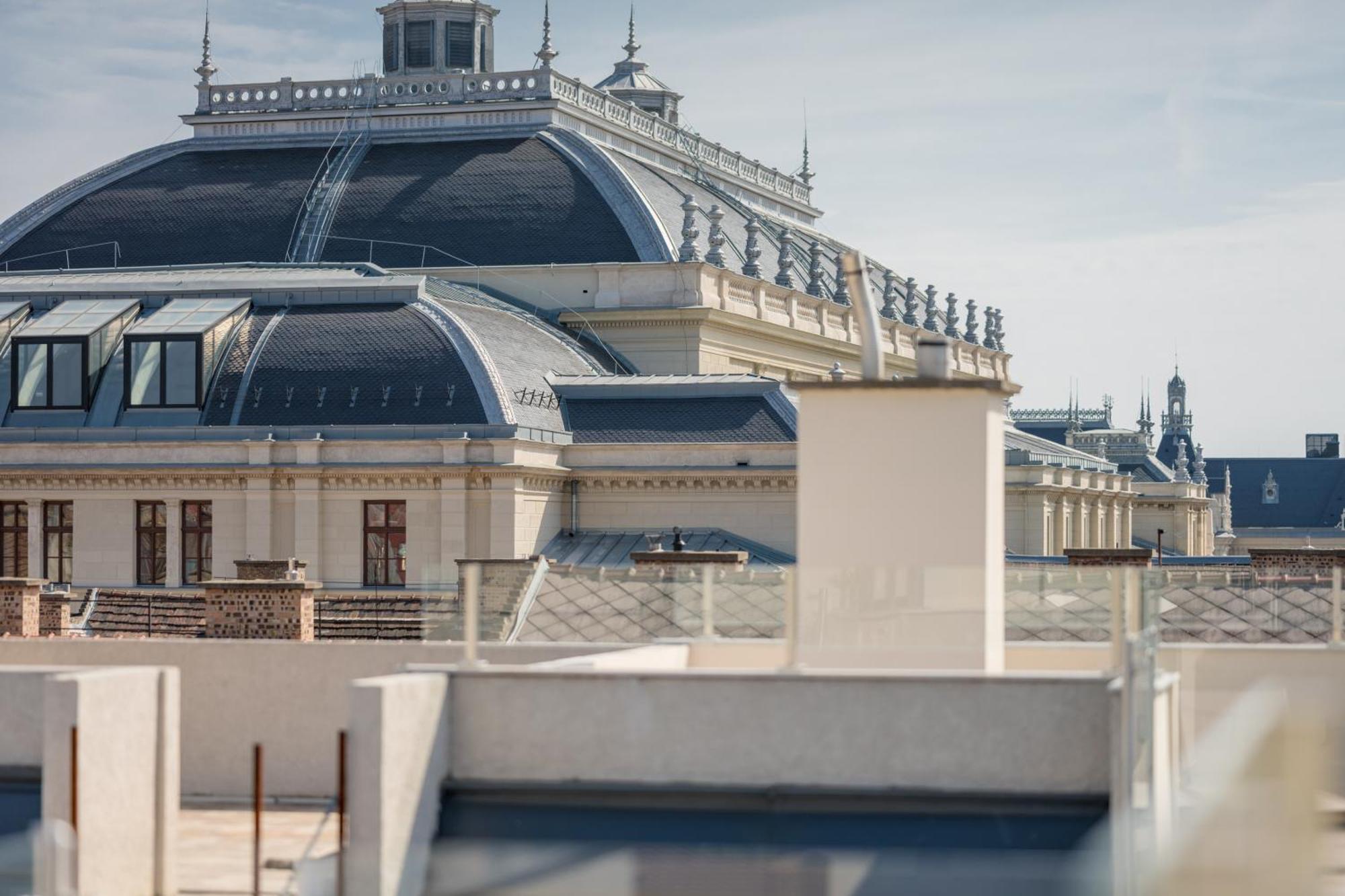 Luxury 3 Bedroom, 3 Bathroom Loft With Terrace At Opera Budapest