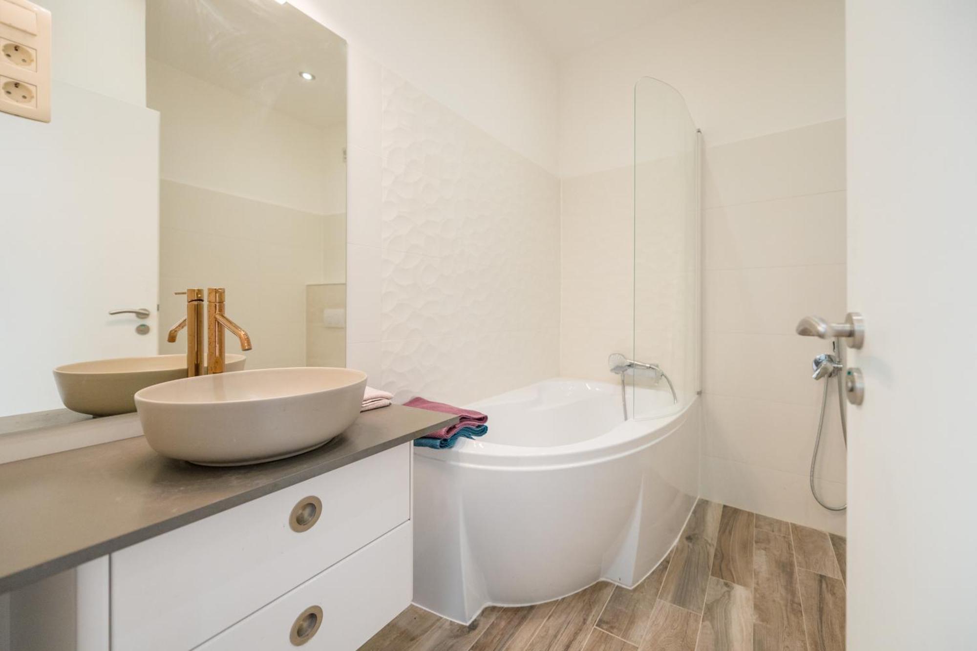 Luxury 3 Bedroom, 3 Bathroom Loft With Terrace At Opera * Budapest