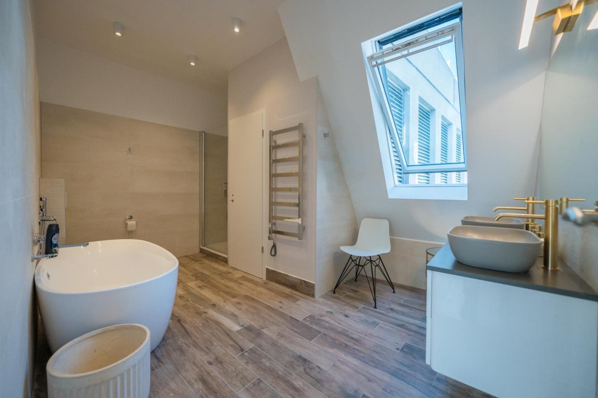 Luxury 3 Bedroom, 3 Bathroom Loft With Terrace At Opera Apartamento Budapest