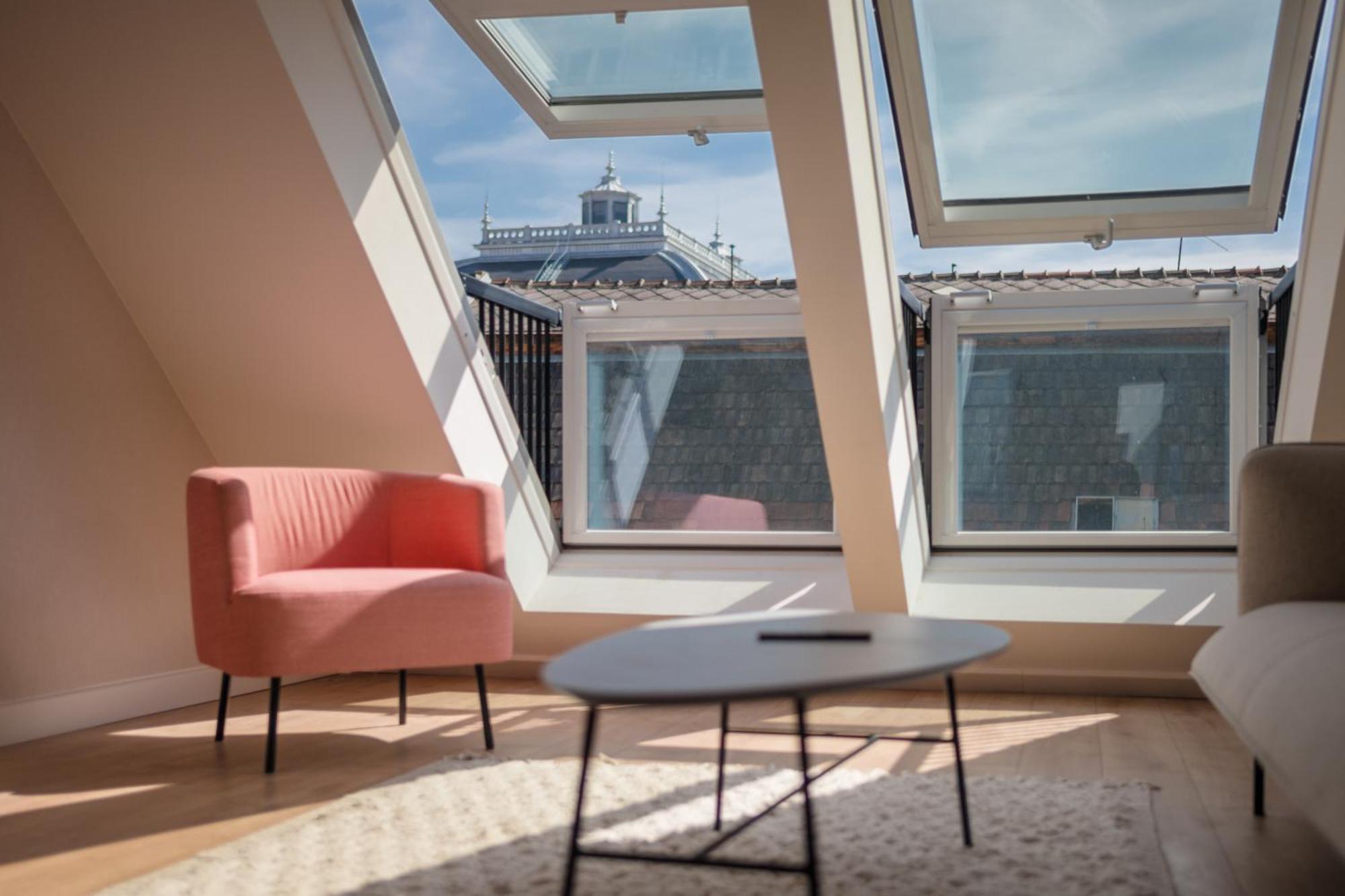 Luxury 3 Bedroom, 3 Bathroom Loft With Terrace At Opera * Budapest